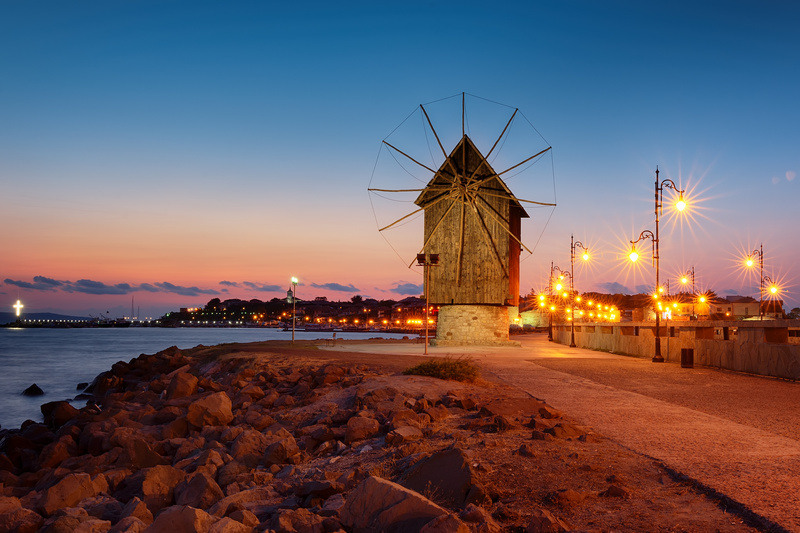 Młyn w Nessebarze po zachodzi słońca