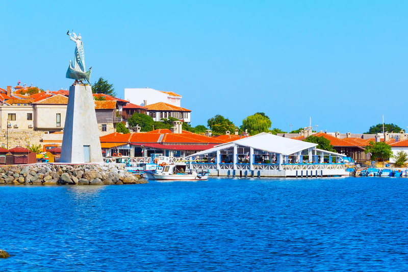 Rzeźba nad brzegiem morza w Nessebarze