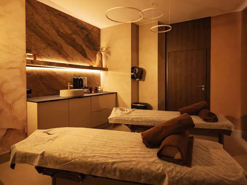Gabinet masażu w hotelowym spa nad morzem