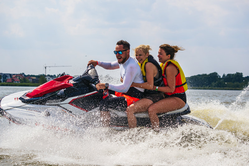 Rejs motorówką po Jeziorze Jamno w Mielnie