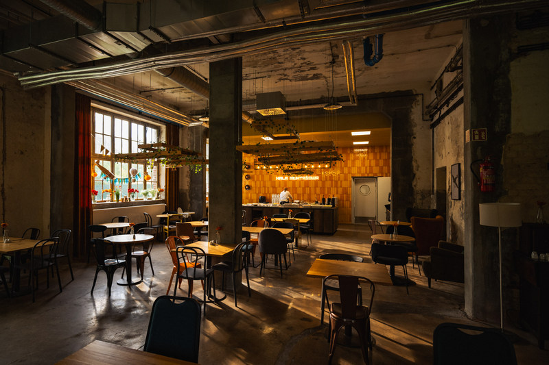 Wnętrza restauracji w hotelu w Mielnie