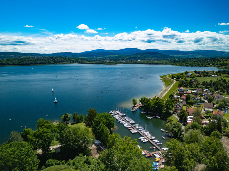 Przystań na Jeziorze Żywieckim koło Laguna Beskidów Resort
