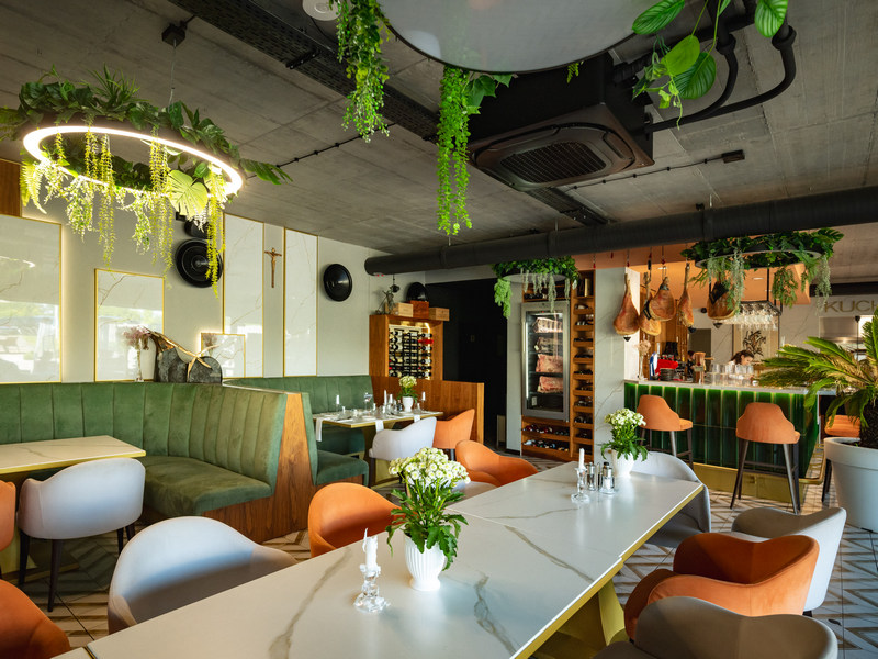 Wnętrza restauracji w hotelu nad Jeziorem Żywieckim
