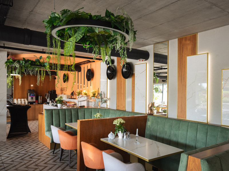 Wnętrza restauracji w hotelu nad Jeziorem Żywieckim