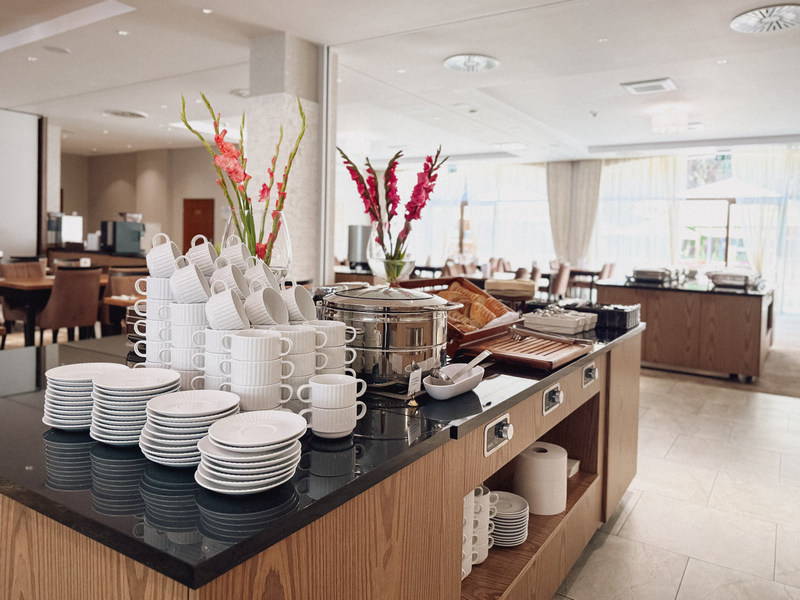 Bufet w restauracji w  hotelu nad morzem