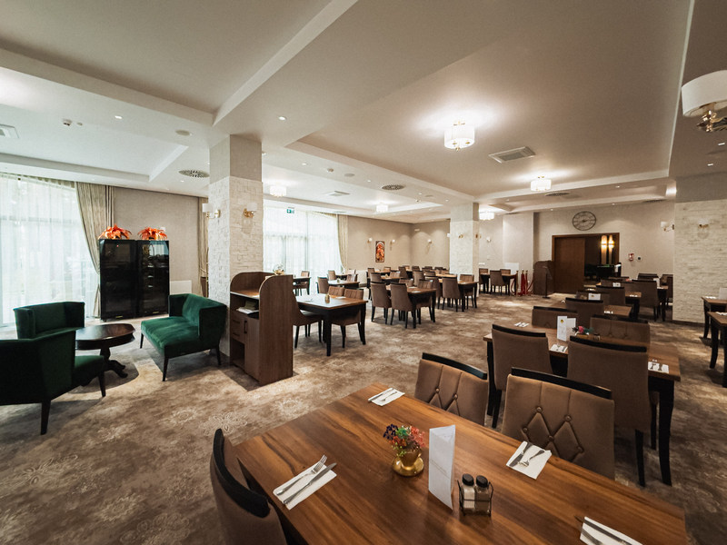 Wnętrza restauracji w hotelu Juvena w Międzywodziu
