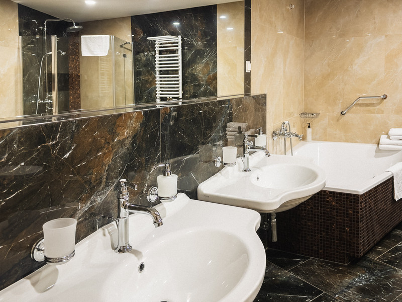 Łazienka w apartamencie w hotelu Juvena nad morzem 