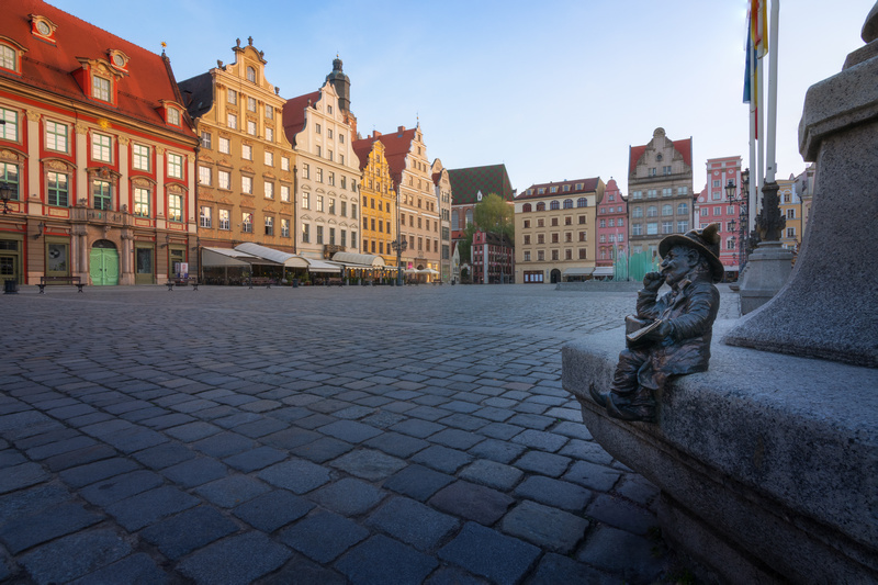 Figurka krasnala na rynku Wrocławia