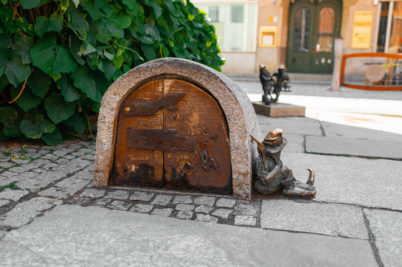 Figurki krasnali ukryte na Starym Mieście we Wrocławiu