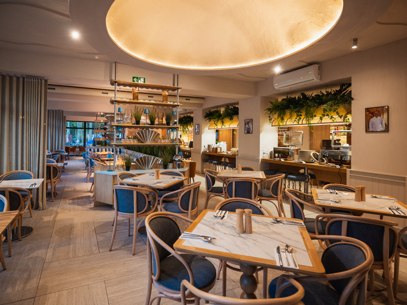 Wnętrza hotelowej restauracji