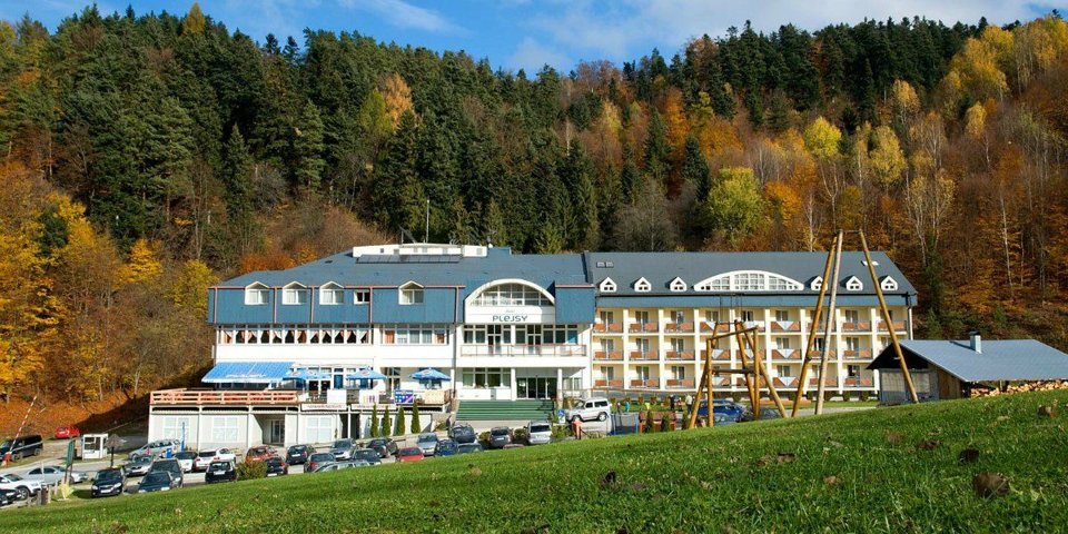 Hotel Plejsy*** położony jest w miejscowości Krompachy