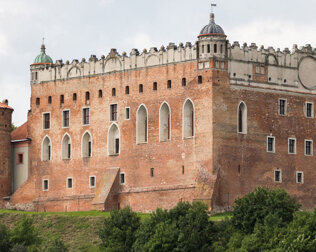 Jedną z popularnych atrakcji jest krzyżacki zamek z przełomu XIII i XIV wieku