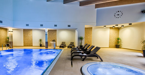 Goście mogą korzystać z centrum wellness: basenu, saun, jacuzzi, łaźni