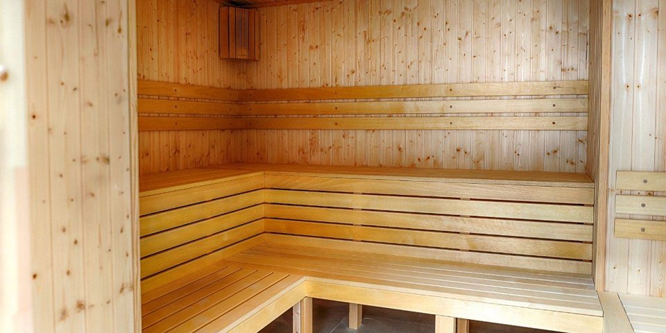 Hotel dysponuje sauną fińską oraz salą fitness