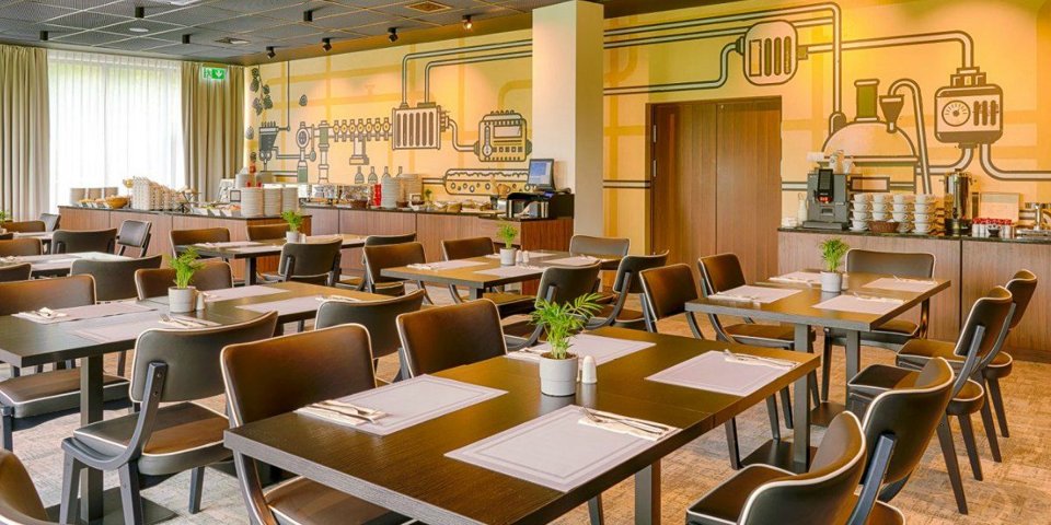 Hotelowa restauracja oferuje dania kuchni polskiej i międzynarodowej