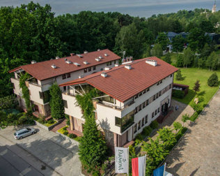 Hotel Farmona położony jest w spokojnej dzielnicy Krakowa w otoczeniu parku