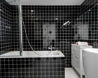 W łazienkach udostępnione są ręczniki, suszarka do włosów i niezbędne akcesoria