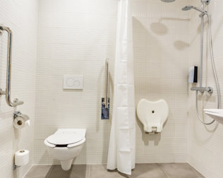 Łazienki przystosowane są do osób niepełnosprawnych