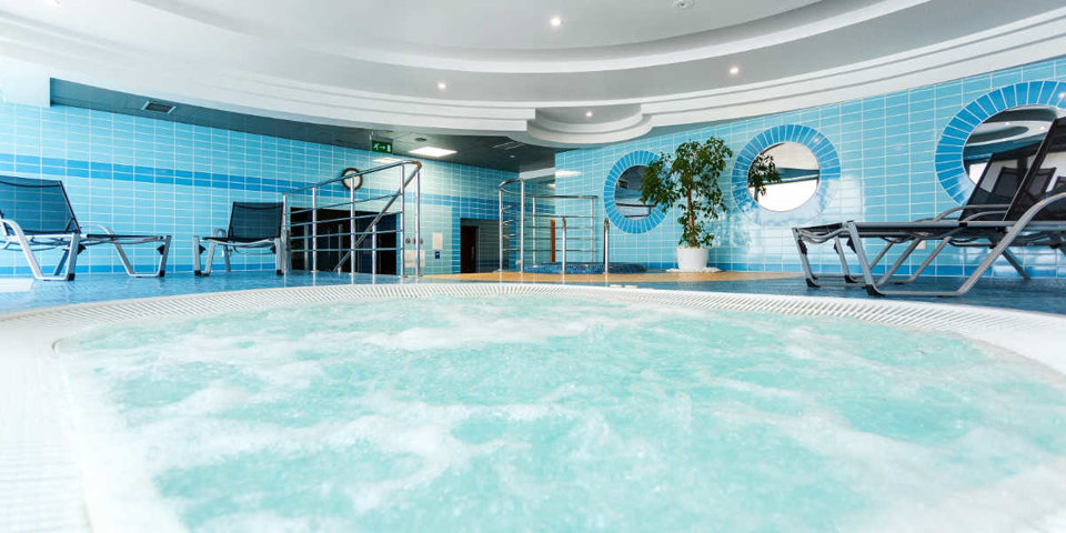 Hotel Qubus w Legnicy posiada miejsce gdzie można się zrelaksować i wypocząć
