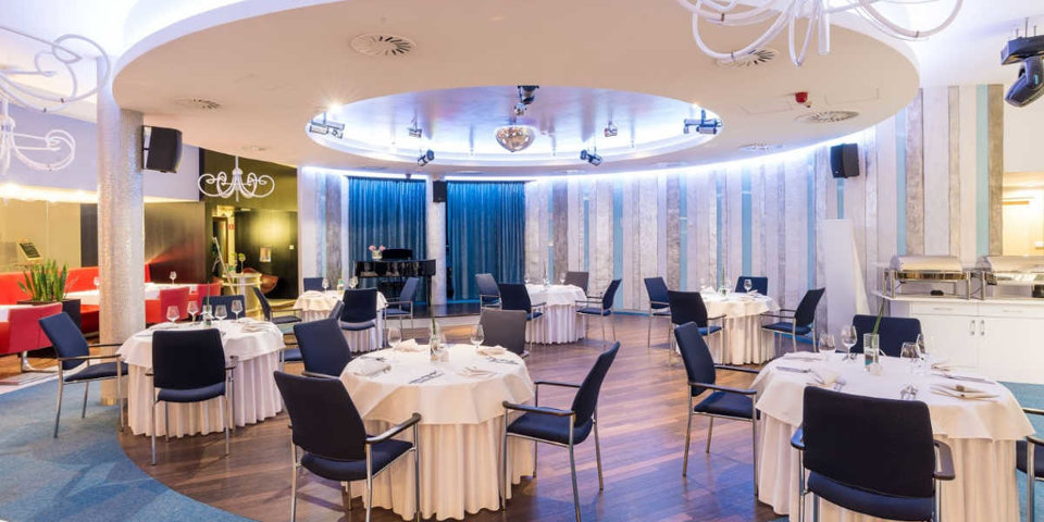 Vanilla Sky to restauracja z klimatyczną lokalizacją i przestronnymi wnętrzami