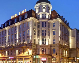Hotel Piast** położony jest we  Wrocławiu