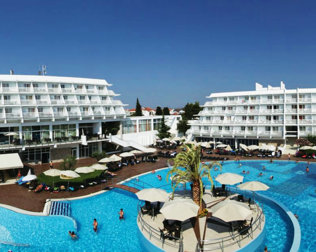 Hotel zlokalizowany jest w chorwackim mieście Vodice
