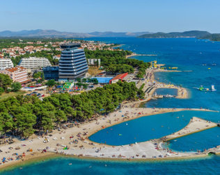 Hotel Olympia usytuowany jest 30 m od brzegu Adriatyku