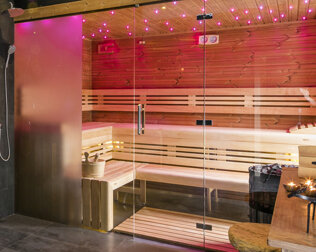 Goście mają możliwość zrelaksowania się w hotelowej saunie i jacuzzi