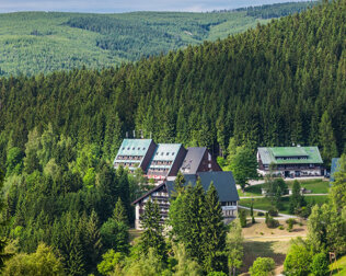 Hotel położony jest w miejscowości Harrachov w północnych Czechach