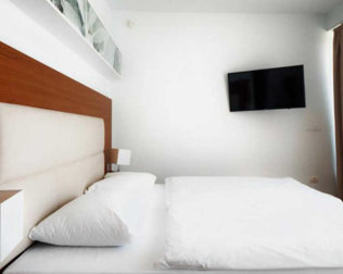 W pokojach znajdują się wygodne i duże łóżka