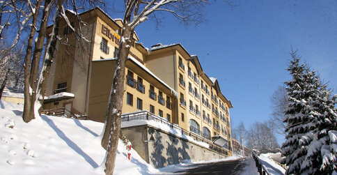 Hotel Elbrus SPA & Wellness jest zlokalizowany w atrakcyjnym zimą Szczyrku
