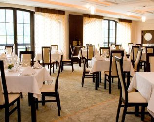 Z okien restauracji Kabardo można podziwiać panoramę gór