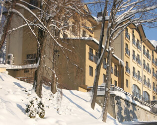 Hotel Elbrus znajduje się blisko centrum Szczyrku i skoczni narciarskich