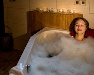 W hotelu jest sauna oraz różnorodne relaksujące kąpiele