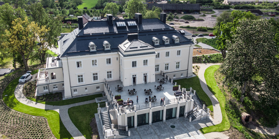 Pałac Komierowo to świetny wybór dla osób ceniących zabytkowe, luksusowe hotele