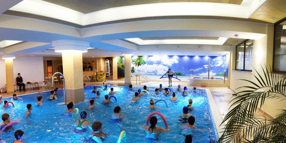 W hotelowym basenie odbywają się animacje dla zdrowia