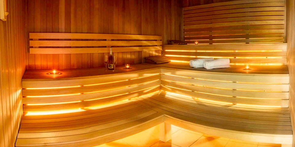 Dostępna jest też sauna, gdzie odbywają się seanse aromaterapii