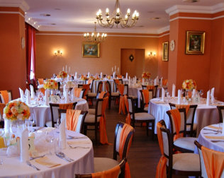 Sale restauracji przypominają o czasach świetności pałacu