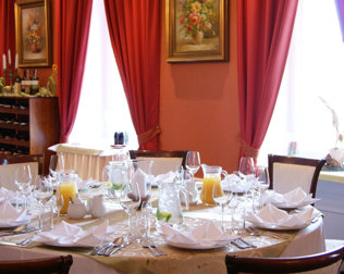 Restauracja Hotelu Wieniawa posiada 8 eleganckich sal