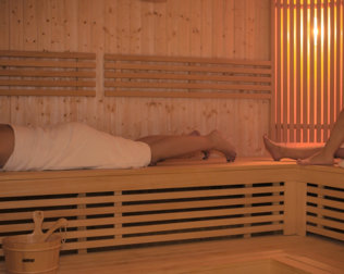 Strefa saun składa się z sauny suchej, parowej z aromaterapią i hammamu