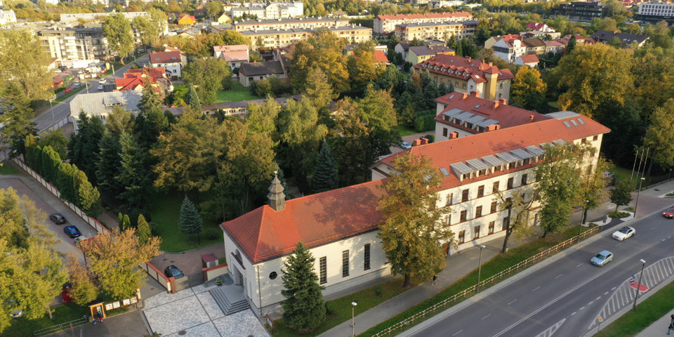 Hotel Domus Mater znajduje się w odnowionym kompleksie poklasztornym