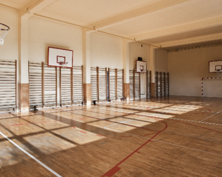 Goście mogą korzystać z sali gimnastycznej oraz siłowni