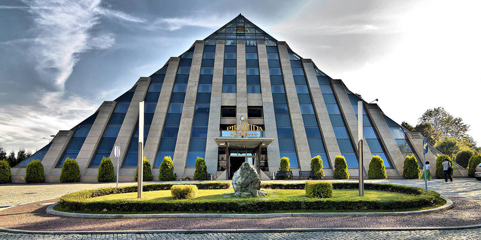 Hotel Piramida to jeden z najbardziej niezwykłych obiektów hotelowych w Polsce