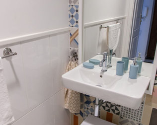 Każdy apartament posiada nowoczesną łazienkę z kabiną prysznicową