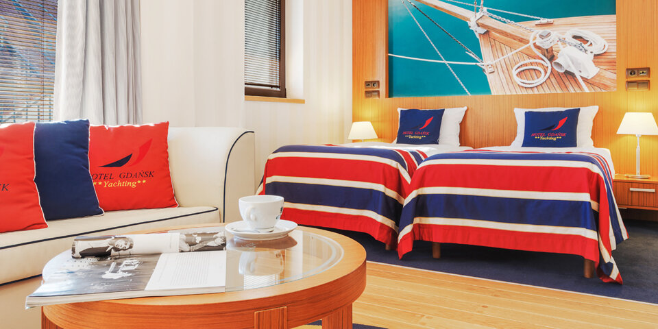 Pokoje w części Yachting 4* nawiązują do tematyki mariny jachtowej