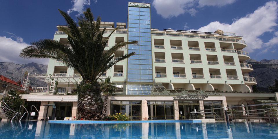 Hotel Park położony jest przy samej plaży w Makarskiej