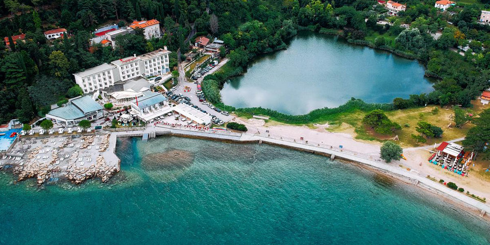 Hotel Barbara Piran Beach & Spa wyróżnia świetna lokalizacja
