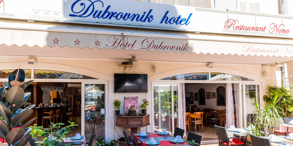 Hotel Dubrovnik znajduje się 3 km od historycznego centrum miasta