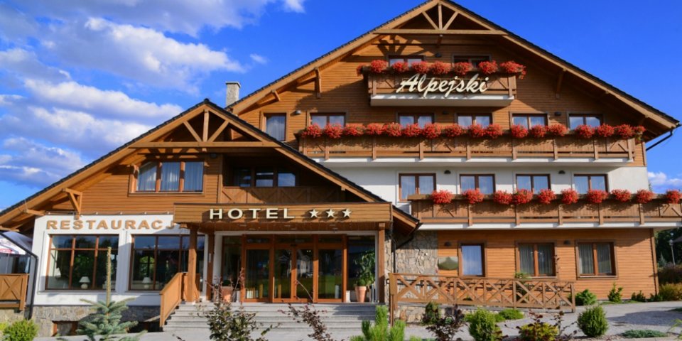 Hotel Alpejski to zadbany obiekt wybudowany w stylu tyrolskim