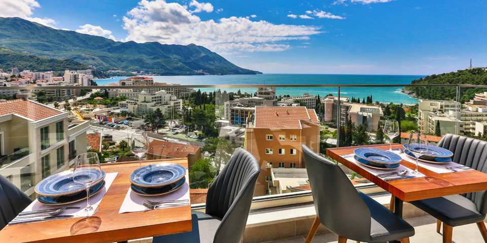 Z dachu hotelu Lusso Mare rozciąga się oszałamiający widok